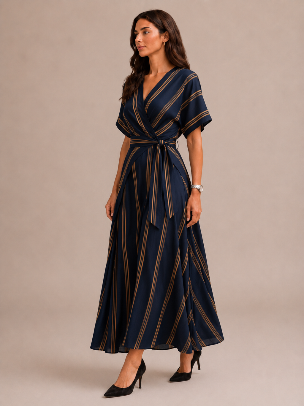 Vestido largo con escote cruzado y mangas amplias