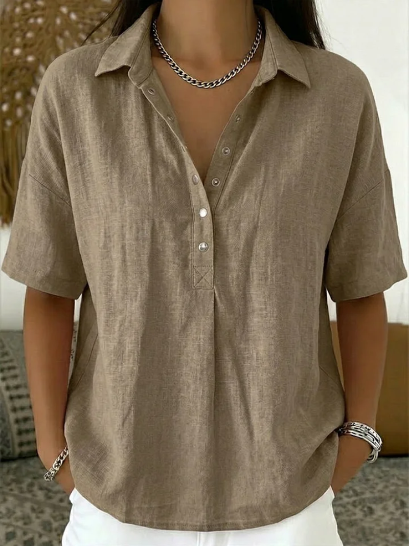 Van Delft Mode® | Blusa con cuello y detalle de botones.