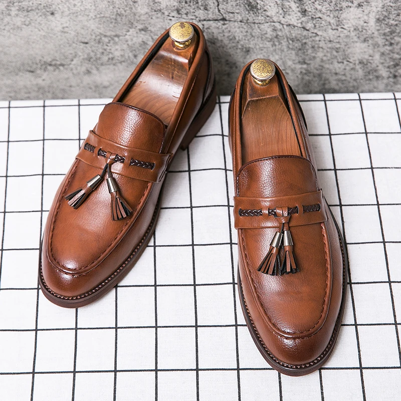 Mocasines de piel con borlas