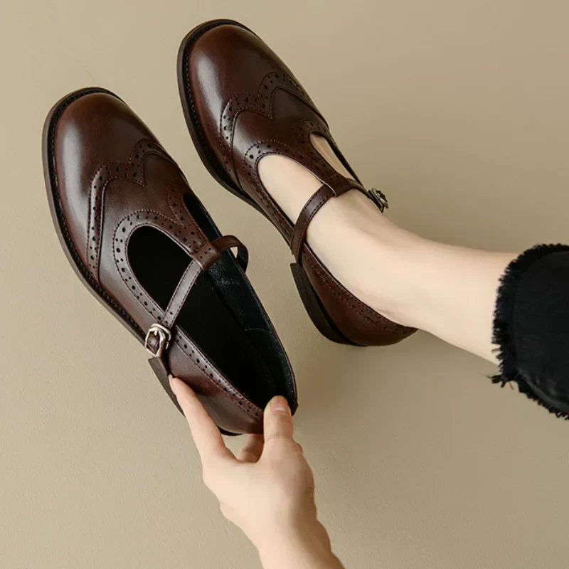 Elegantes Mary Janes con T-Strap