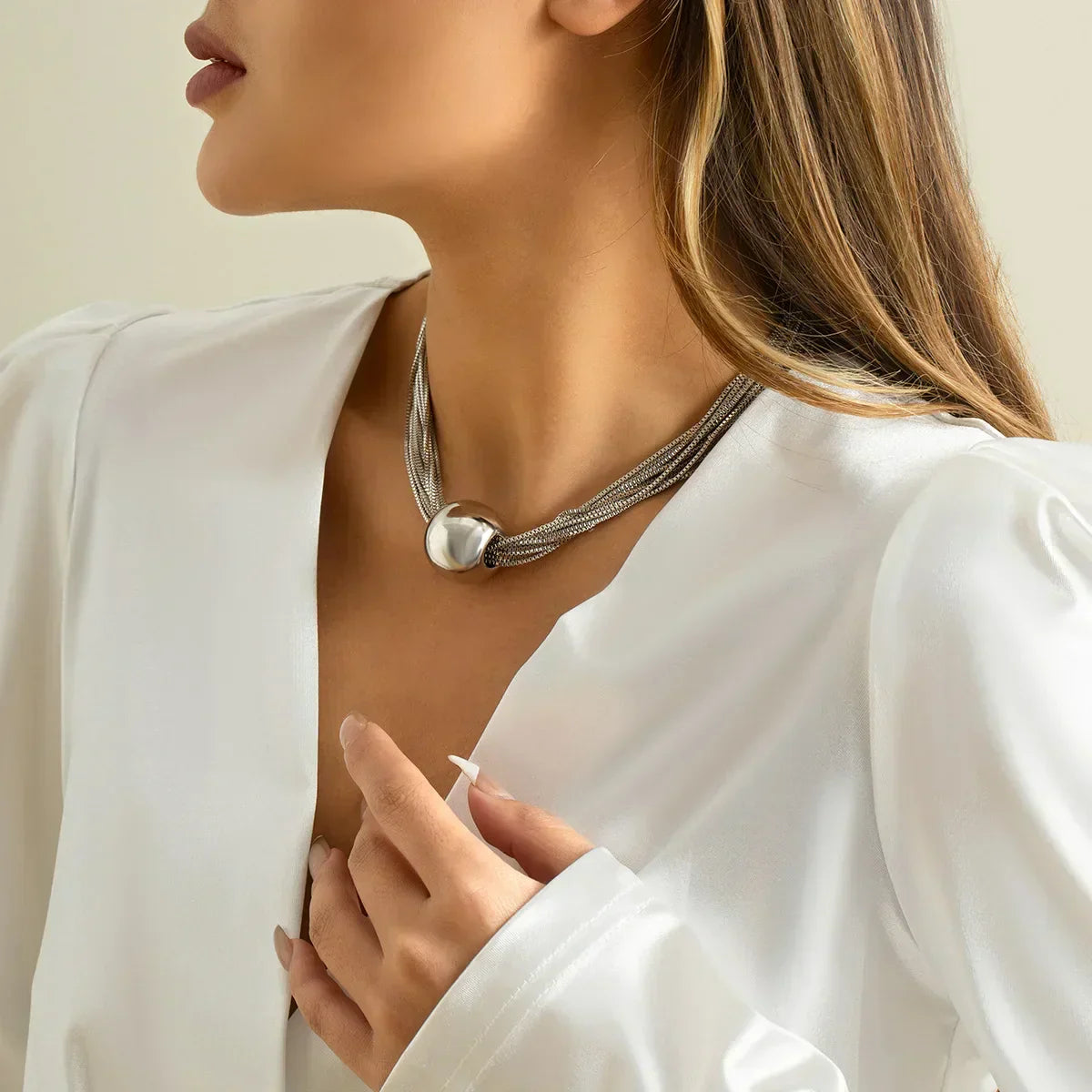 Collar vintage con cuentas multicolor en dorado